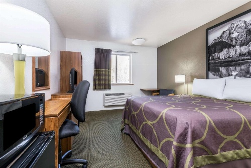 Super 8 by Wyndham Missoula/Reserve St. image 2