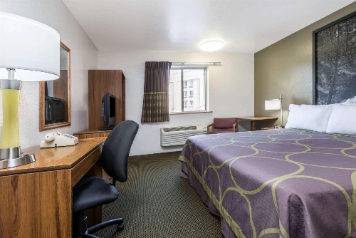 Super 8 by Wyndham Missoula/Reserve St. image 3